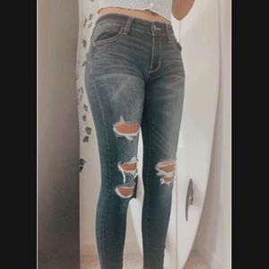 american eagle blue riped jeans